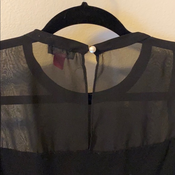 Elegant Vince Camuto black top - Picture 5 of 5